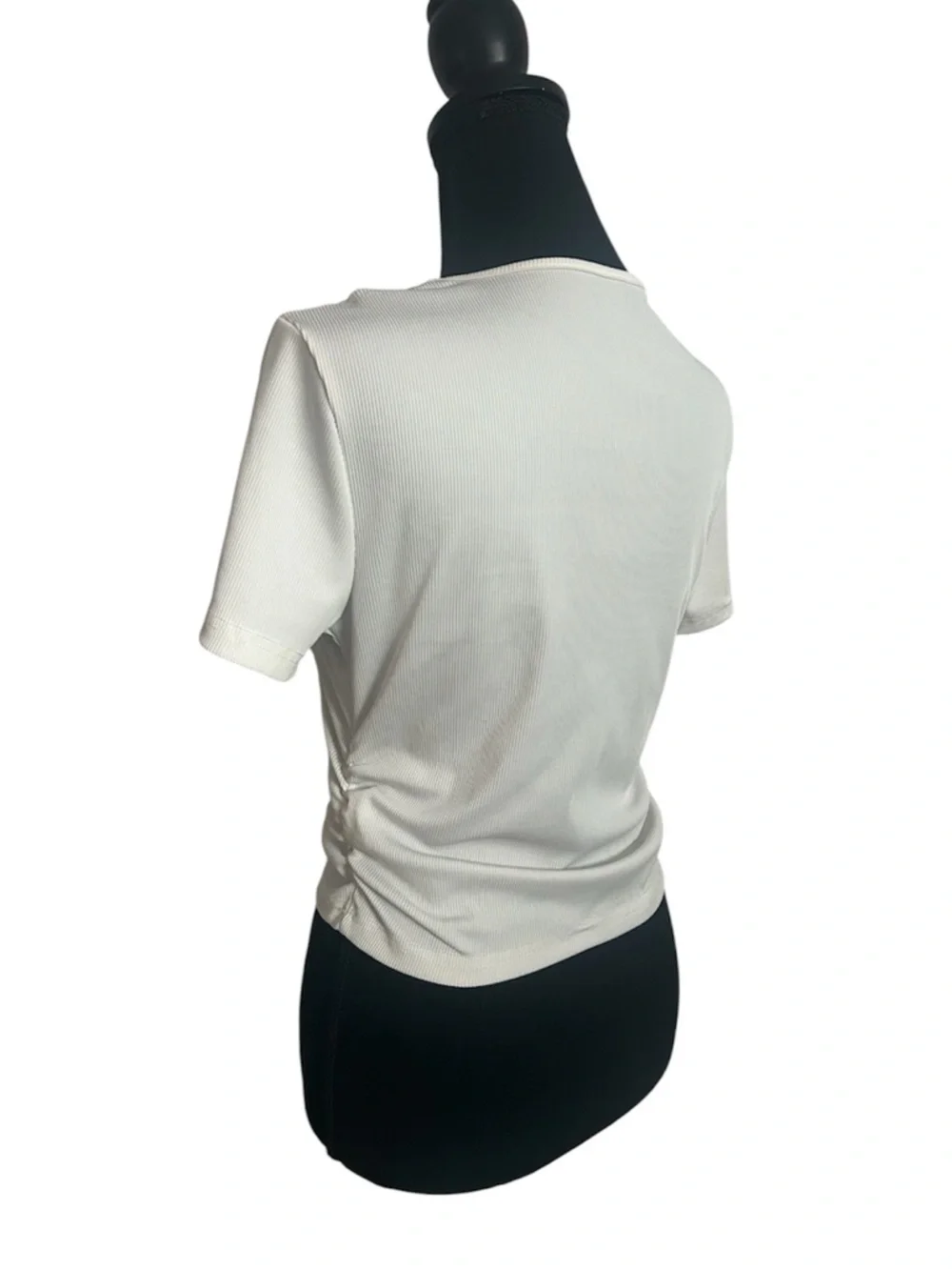 5/25$ ✨ Ribbed Scrunch Crop Top - Picture 3 of 7